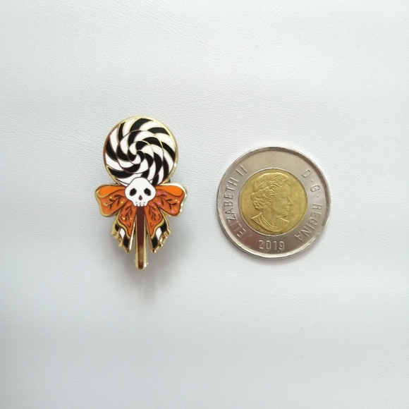 📍2/20$ Skull Lollipop Enamel Pin NWOT - Picture 2 of 4